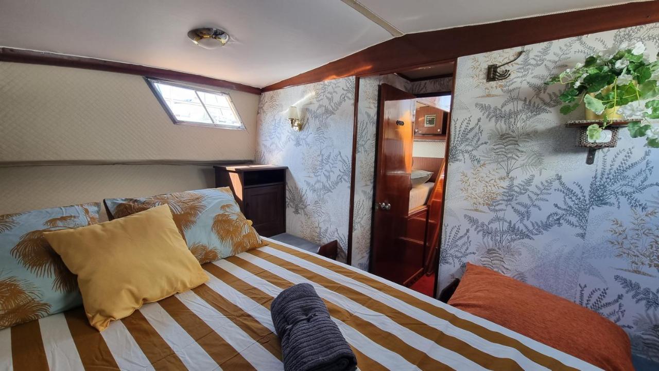 Charming Boat House In Barcelona With Big Terrace And Solarium Hotel ซานต์อาเตรียเดเบซอซ ภายนอก รูปภาพ