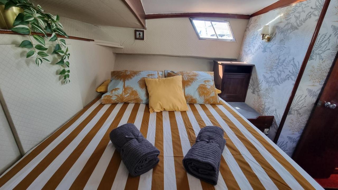 Charming Boat House In Barcelona With Big Terrace And Solarium Hotel ซานต์อาเตรียเดเบซอซ ภายนอก รูปภาพ