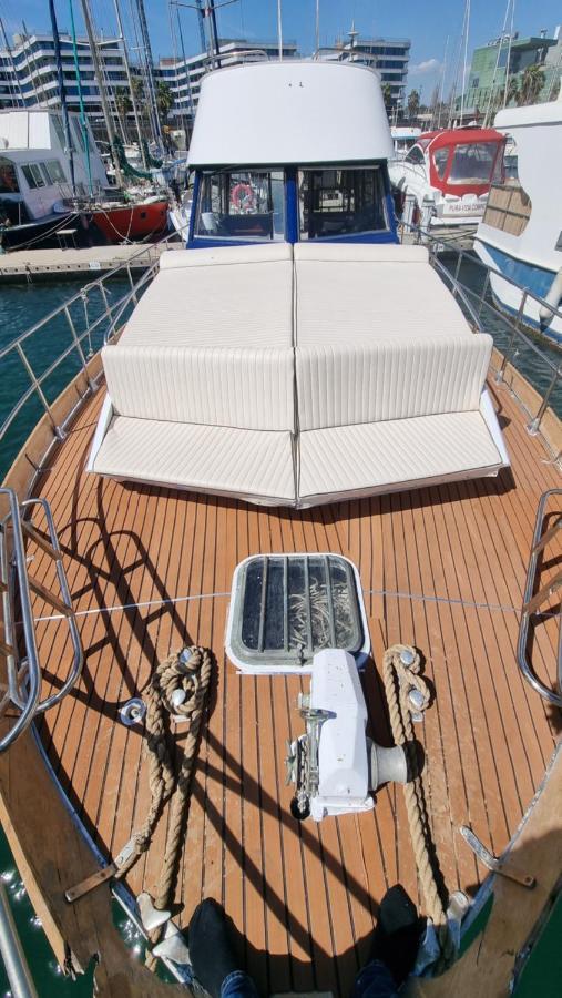 Charming Boat House In Barcelona With Big Terrace And Solarium Hotel ซานต์อาเตรียเดเบซอซ ภายนอก รูปภาพ