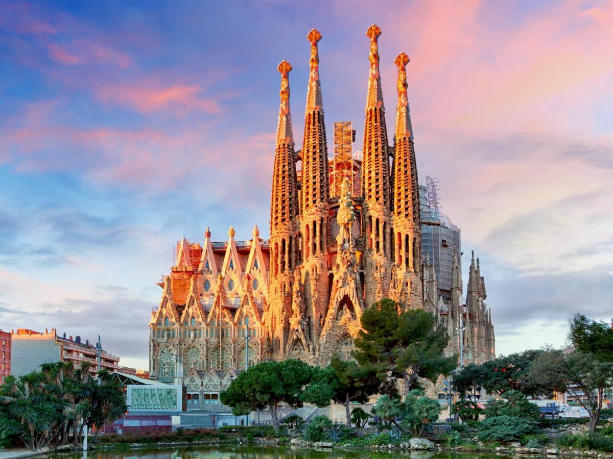 Charming Boat House In Barcelona With Big Terrace And Solarium Hotel ซานต์อาเตรียเดเบซอซ ภายนอก รูปภาพ